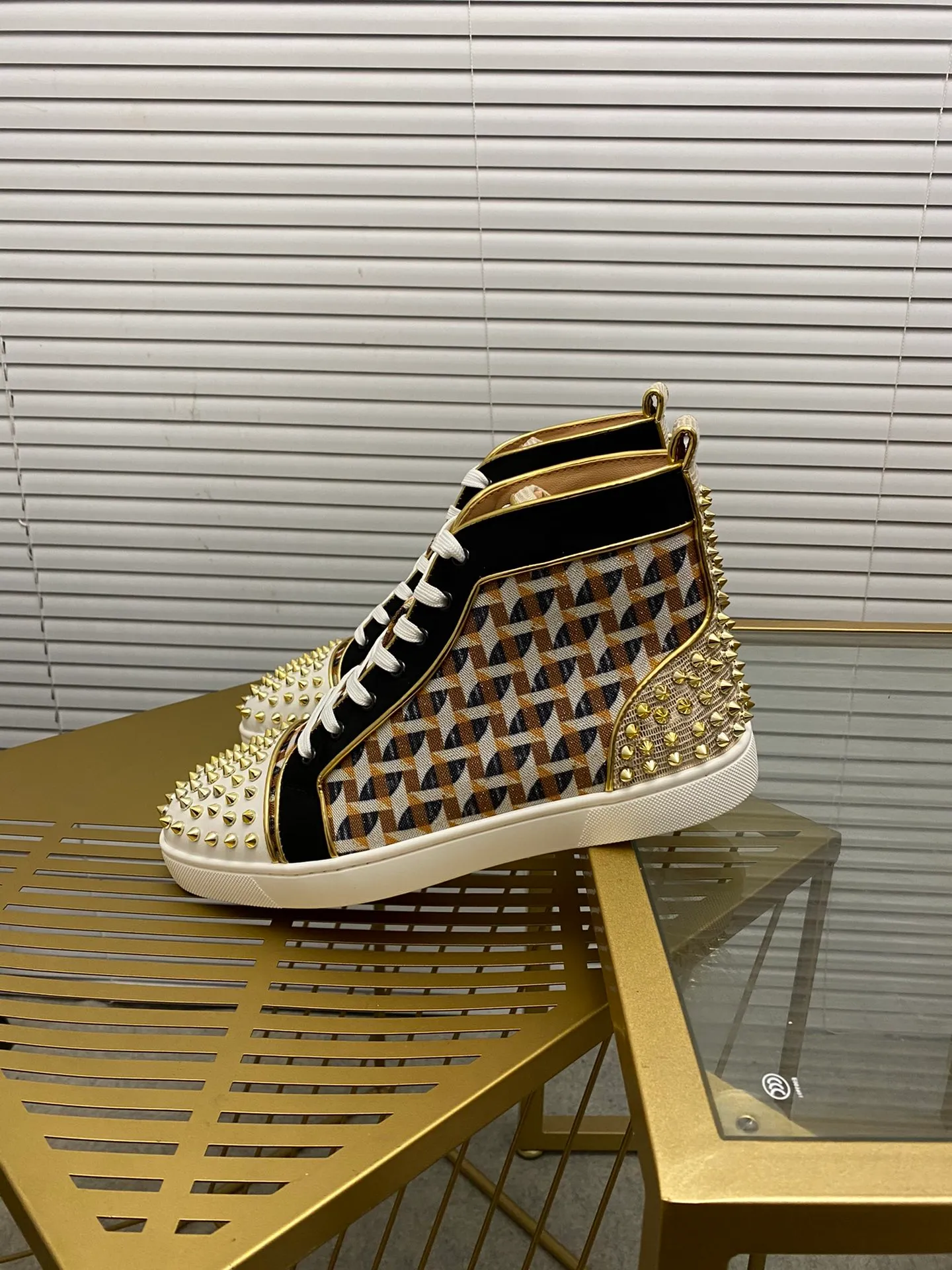 (Customized model) Ex-factory price is 540. christian louboutin (CL red sole shoes) counter series, casual sneakers for couples 📢 📢 📢 Exclusive hot style release 🎈🎈💪 Movable latex feet 👻 Finished outsole line [Proud] 😝Female 35-40# Male 38#-46, global supply😝 [Top version]: Original imported genuine leather upper, top original leather lining, original molded TPU outsole, original 1:1 detail processing, original shoe last,